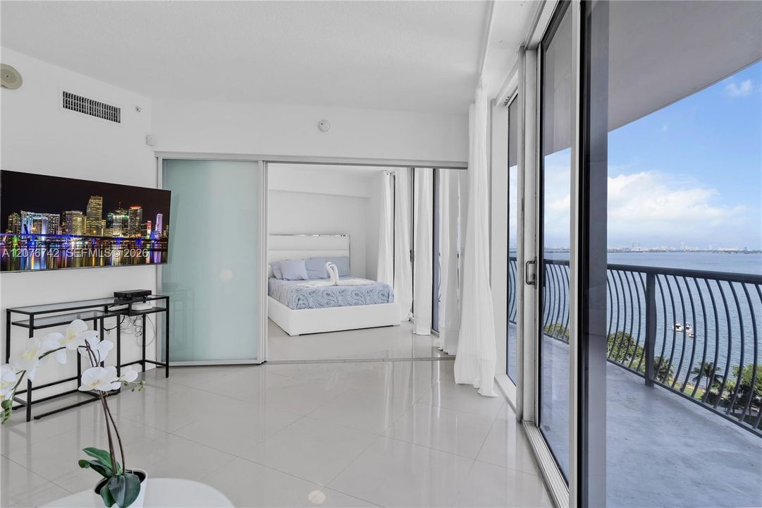 For Rent: $4,500 (2 beds, 2 baths, 1048 Square Feet)