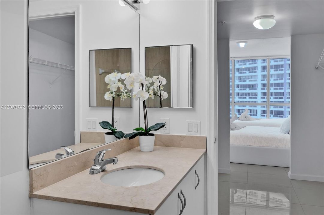 For Rent: $4,500 (2 beds, 2 baths, 1048 Square Feet)