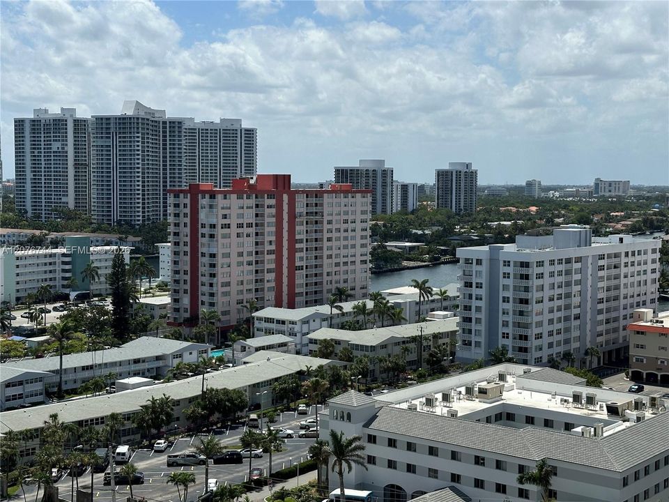 В аренду: $2,800 (1 спален, 1 ванн, 736 Квадратных фут)
