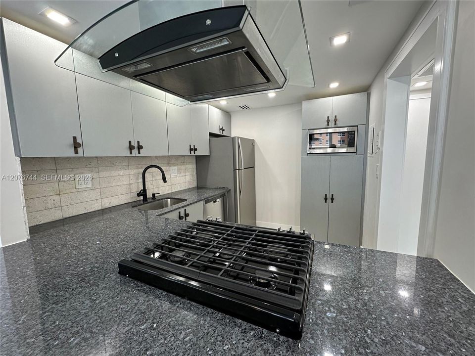 В аренду: $2,800 (1 спален, 1 ванн, 736 Квадратных фут)