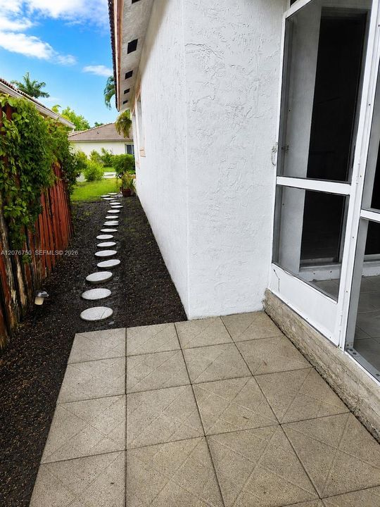 For Rent: $3,000 (2 beds, 2 baths, 1232 Square Feet)