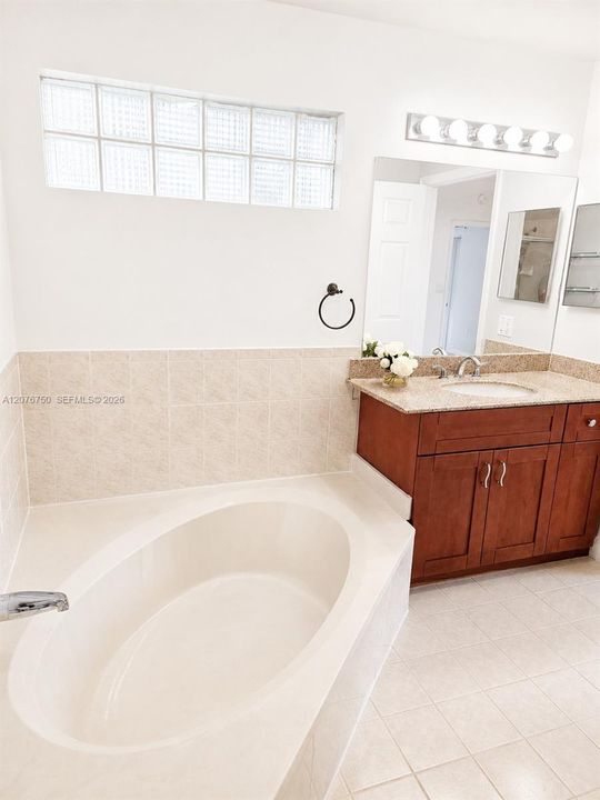 For Rent: $3,000 (2 beds, 2 baths, 1232 Square Feet)