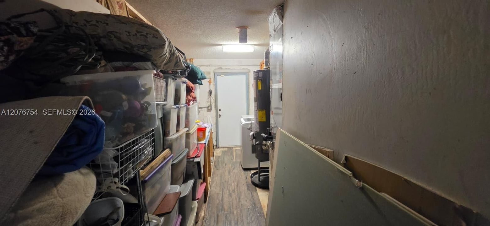 Activo con contrato: $450,000 (4 camas, 2 baños, 1707 Pies cuadrados)