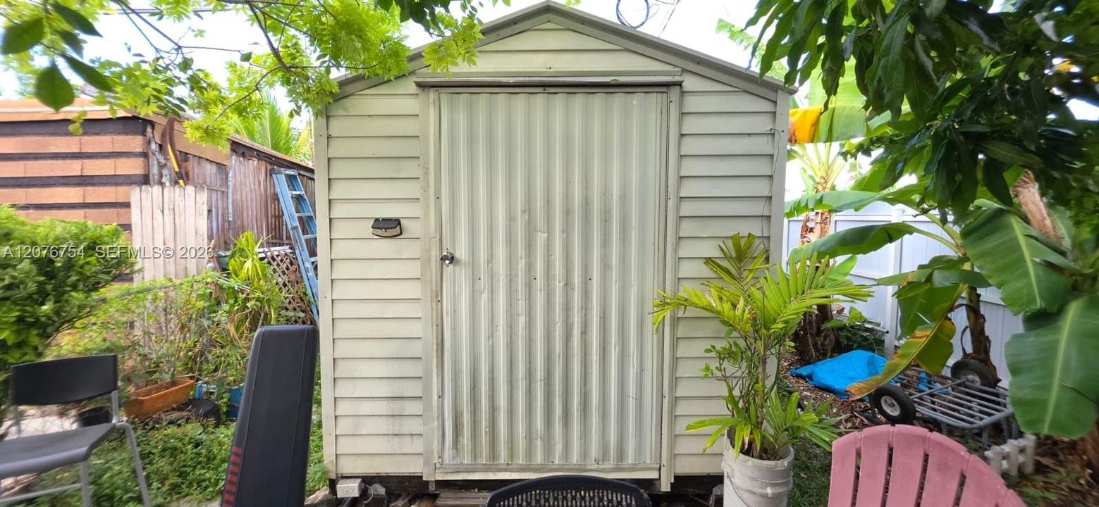Activo con contrato: $450,000 (4 camas, 2 baños, 1707 Pies cuadrados)