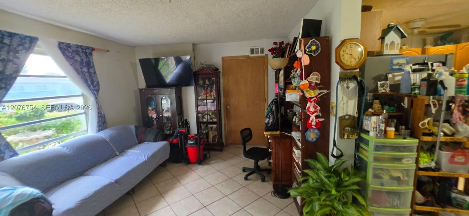 Activo con contrato: $450,000 (4 camas, 2 baños, 1707 Pies cuadrados)