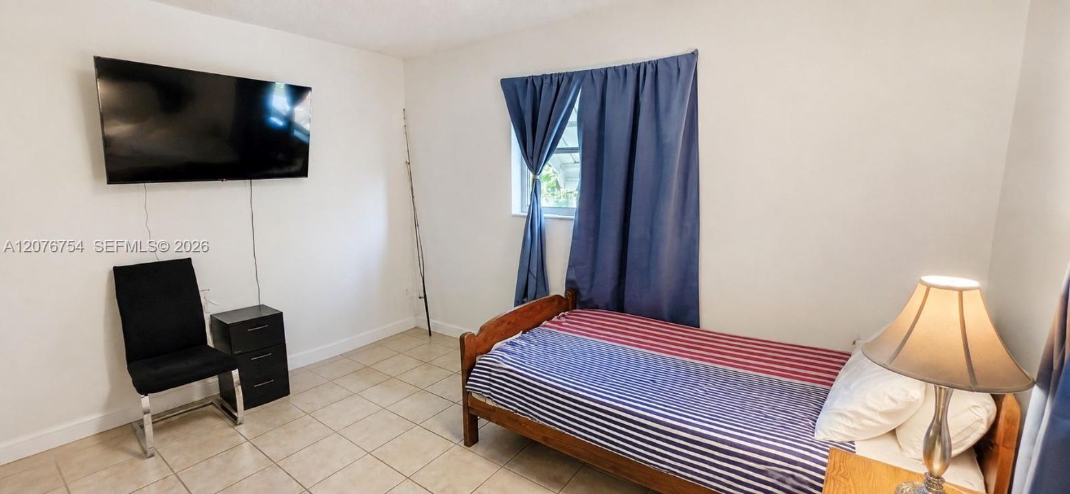 Activo con contrato: $450,000 (4 camas, 2 baños, 1707 Pies cuadrados)