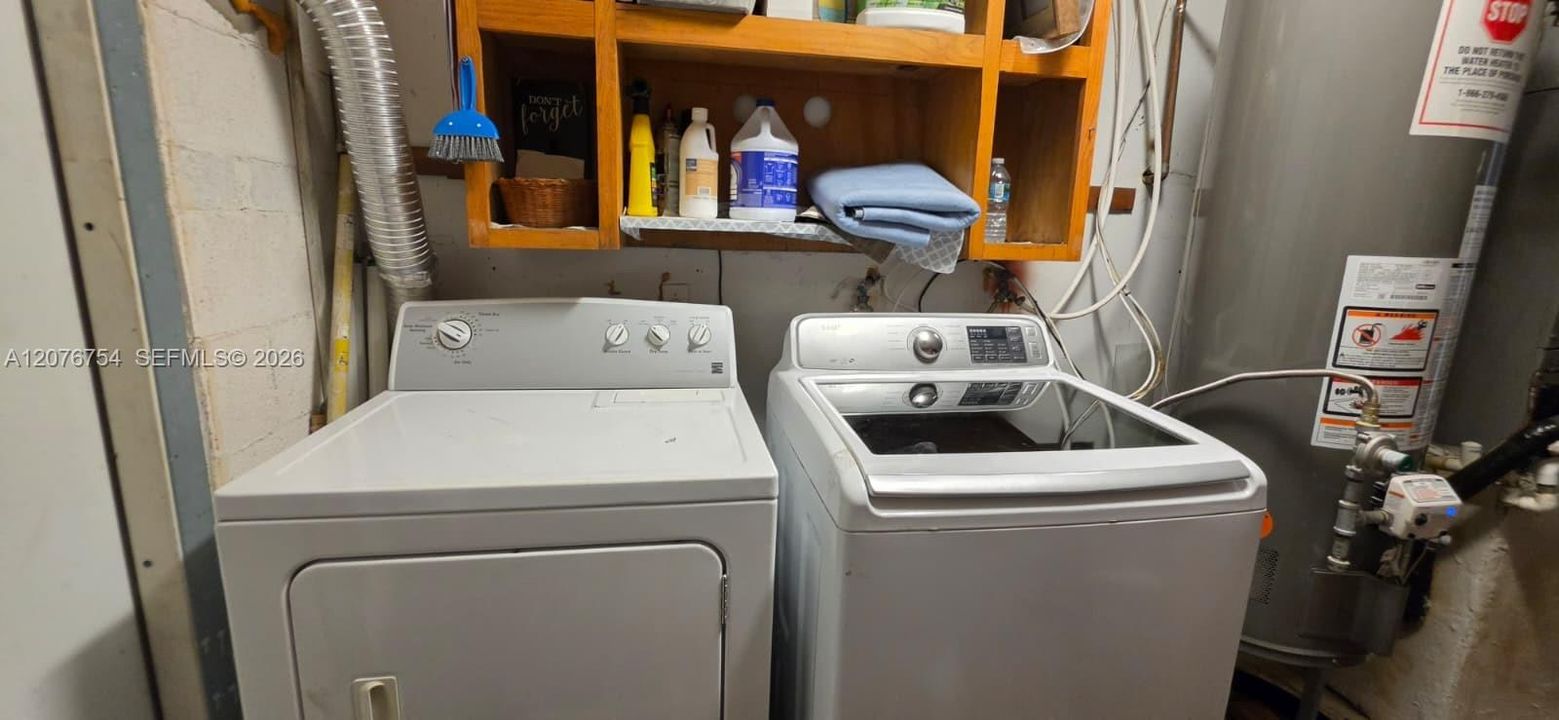 Activo con contrato: $450,000 (4 camas, 2 baños, 1707 Pies cuadrados)