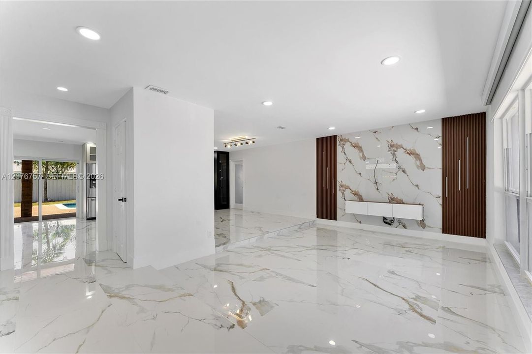 На продажу: $699,000 (4 спален, 2 ванн, 1774 Квадратных фут)