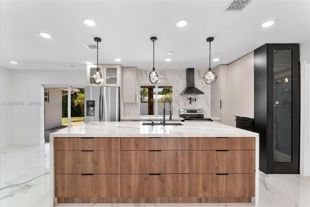 На продажу: $699,000 (4 спален, 2 ванн, 1774 Квадратных фут)