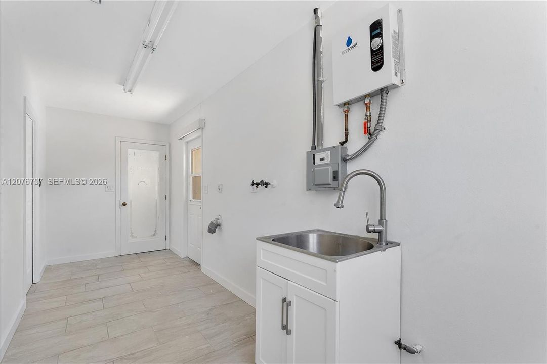 На продажу: $699,000 (4 спален, 2 ванн, 1774 Квадратных фут)