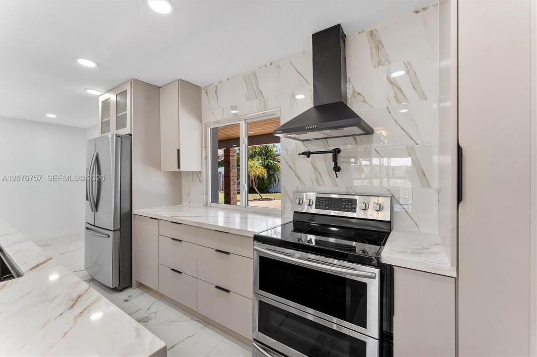 На продажу: $699,000 (4 спален, 2 ванн, 1774 Квадратных фут)