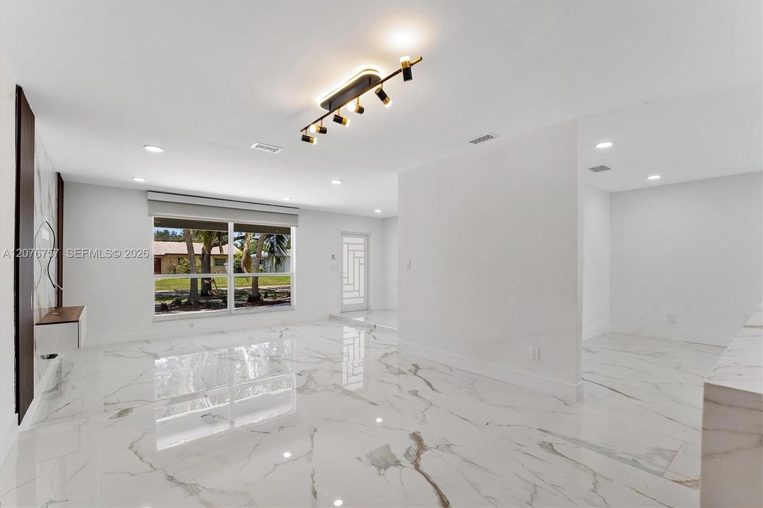 На продажу: $699,000 (4 спален, 2 ванн, 1774 Квадратных фут)