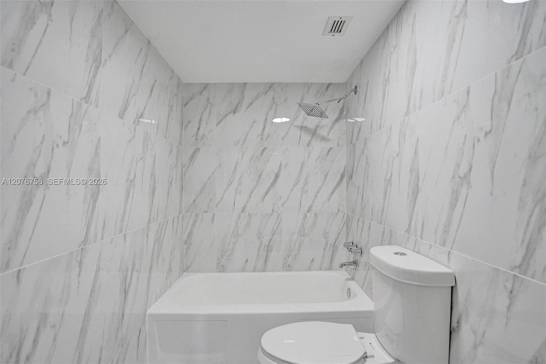 На продажу: $180,000 (1 спален, 2 ванн, 861 Квадратных фут)