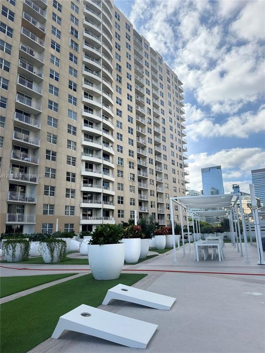 На продажу: $549,000 (2 спален, 2 ванн, 1065 Квадратных фут)