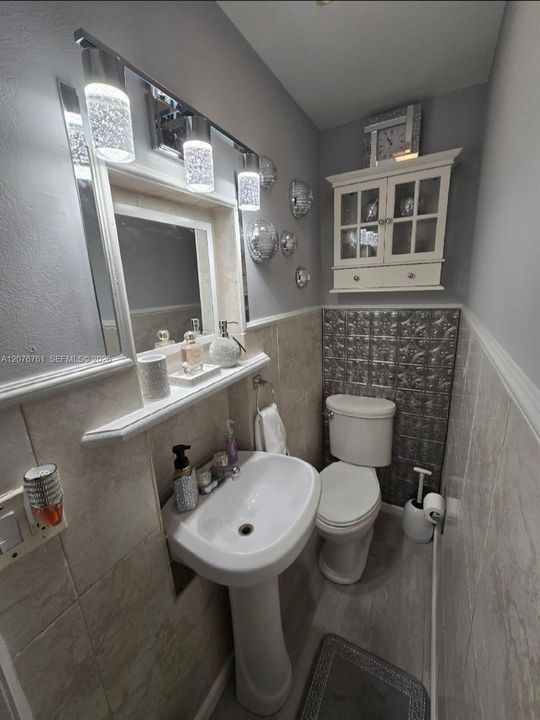 For Sale: $139,900 (2 beds, 1 baths, 870 Square Feet)