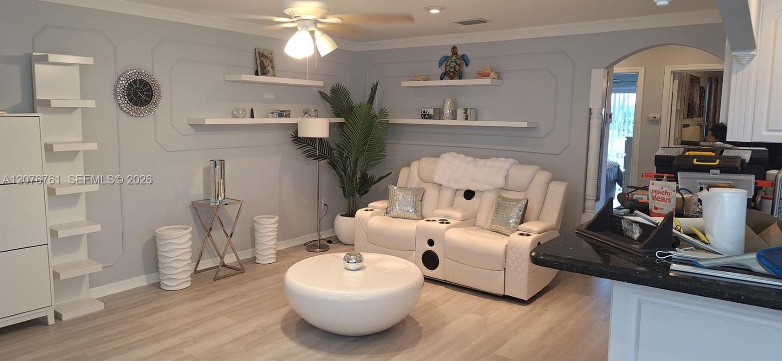 For Sale: $139,900 (2 beds, 1 baths, 870 Square Feet)
