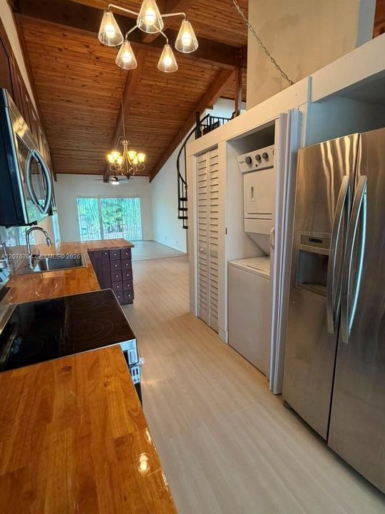 For Rent: $2,500 (2 beds, 2 baths, 1076 Square Feet)