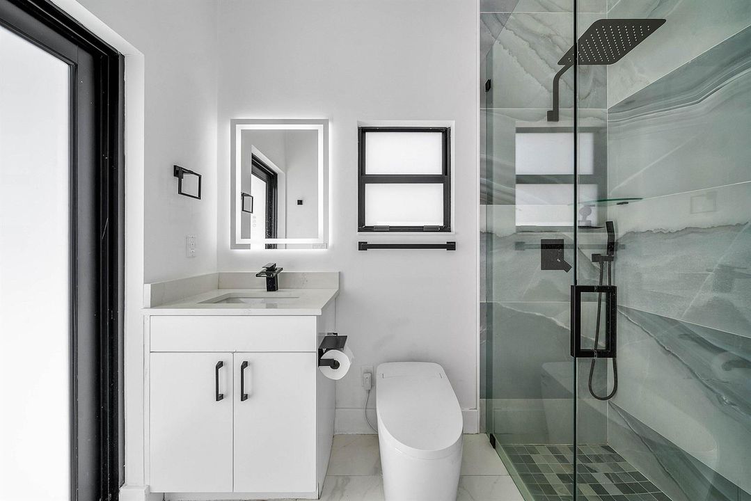 Cabana Bathroom/Second Bathroom