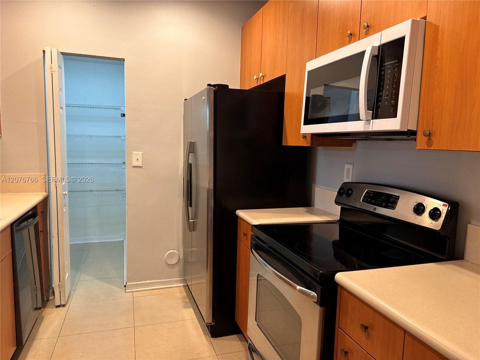 For Rent: $2,550 (4 beds, 3 baths, 1544 Square Feet)