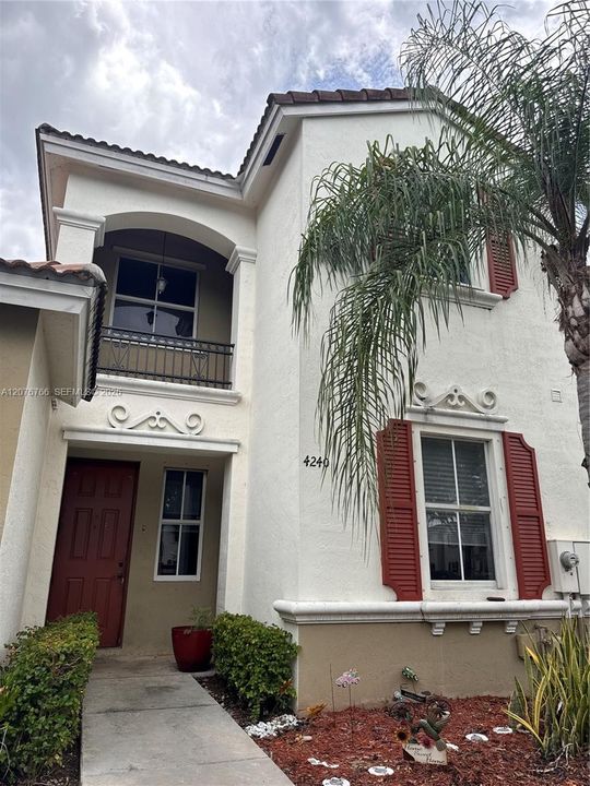 For Rent: $2,550 (4 beds, 3 baths, 1544 Square Feet)