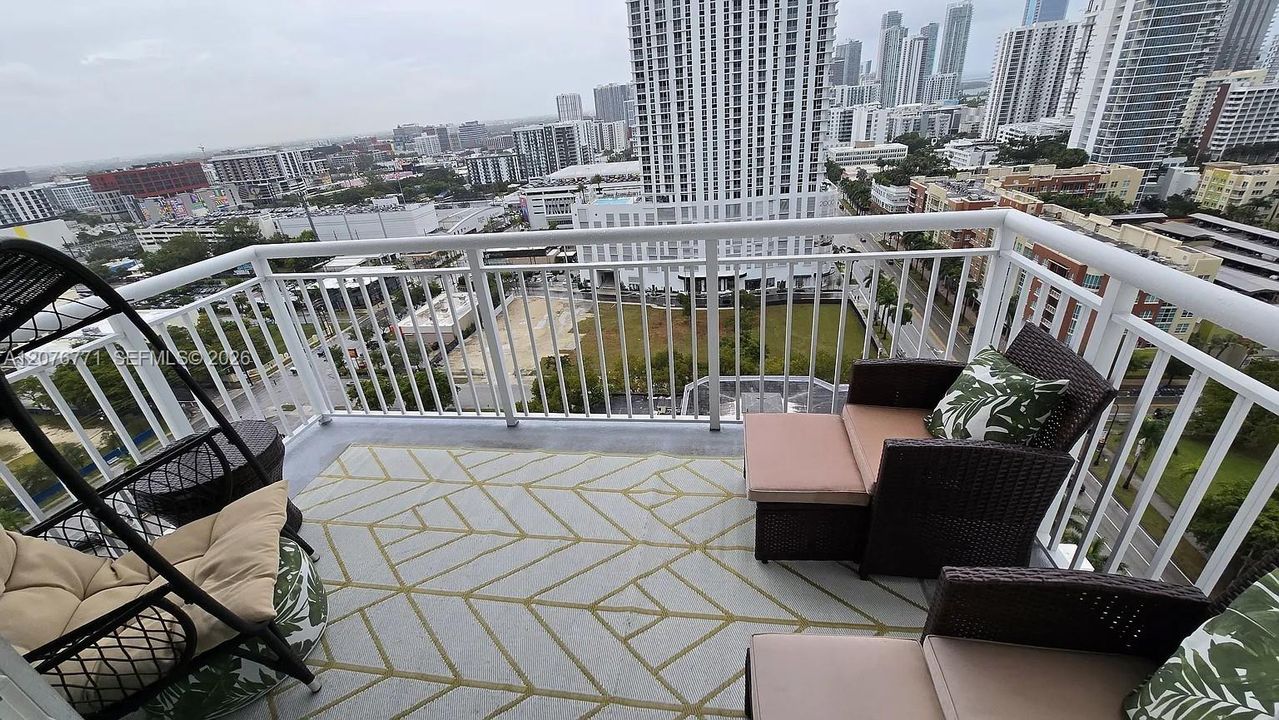 En Venta: $429,000 (2 camas, 2 baños, 1087 Pies cuadrados)