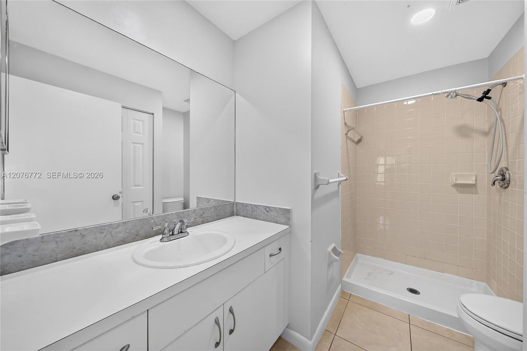 В аренду: $2,200 (2 спален, 2 ванн, 768 Квадратных фут)