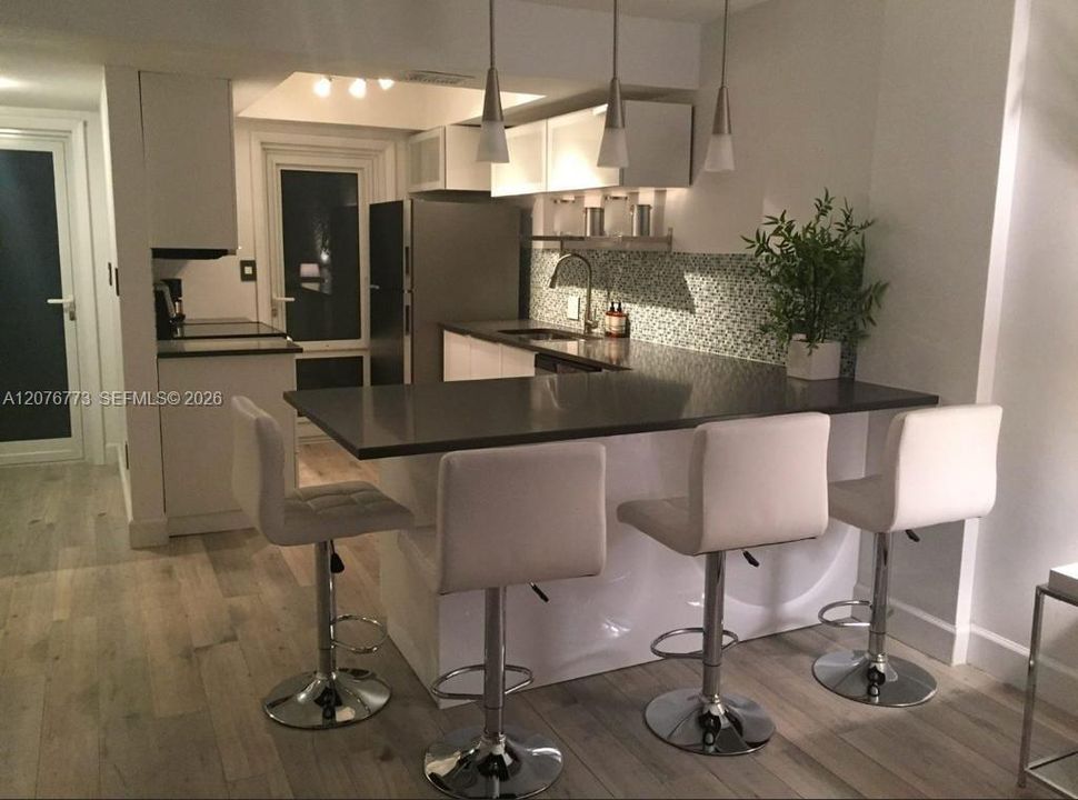 For Rent: $2,500 (1 beds, 1 baths, 820 Square Feet)