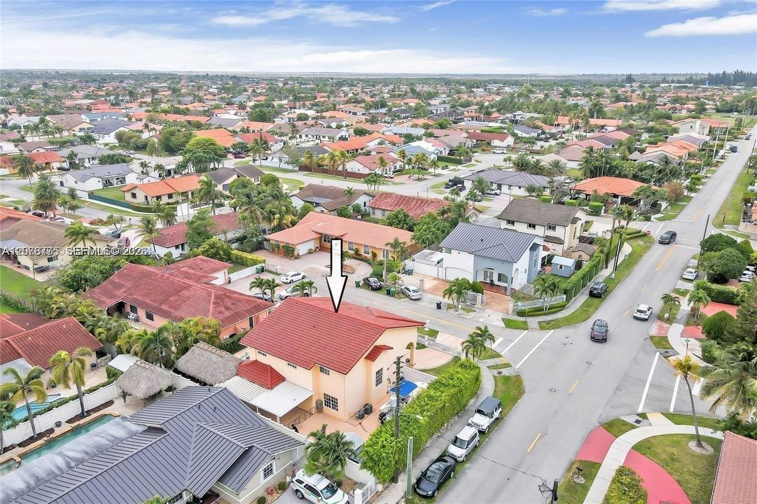 En Venta: $1,100,000 (5 camas, 4 baños, 2539 Pies cuadrados)