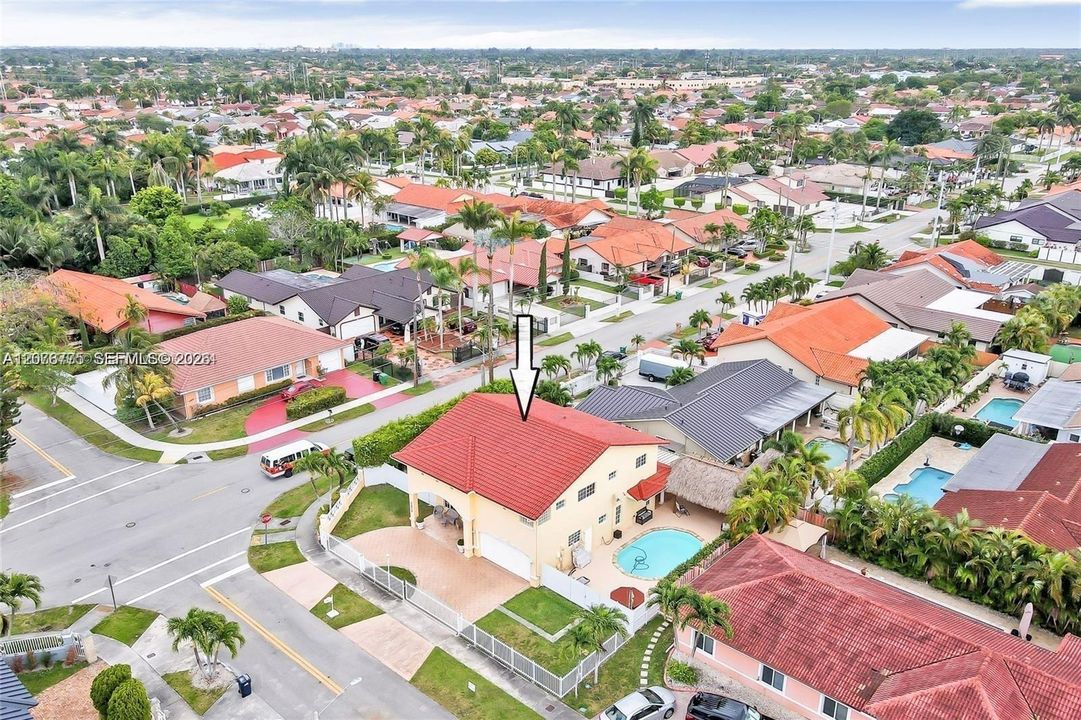 En Venta: $1,100,000 (5 camas, 4 baños, 2539 Pies cuadrados)