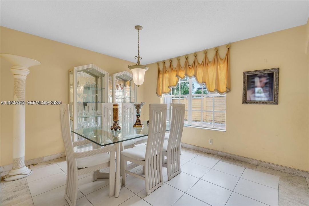 En Venta: $1,100,000 (5 camas, 4 baños, 2539 Pies cuadrados)