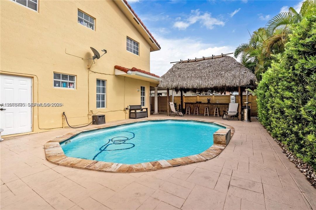 En Venta: $1,100,000 (5 camas, 4 baños, 2539 Pies cuadrados)