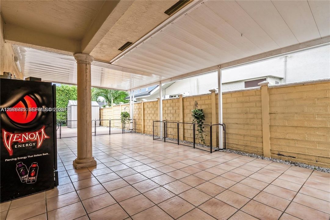 En Venta: $1,100,000 (5 camas, 4 baños, 2539 Pies cuadrados)