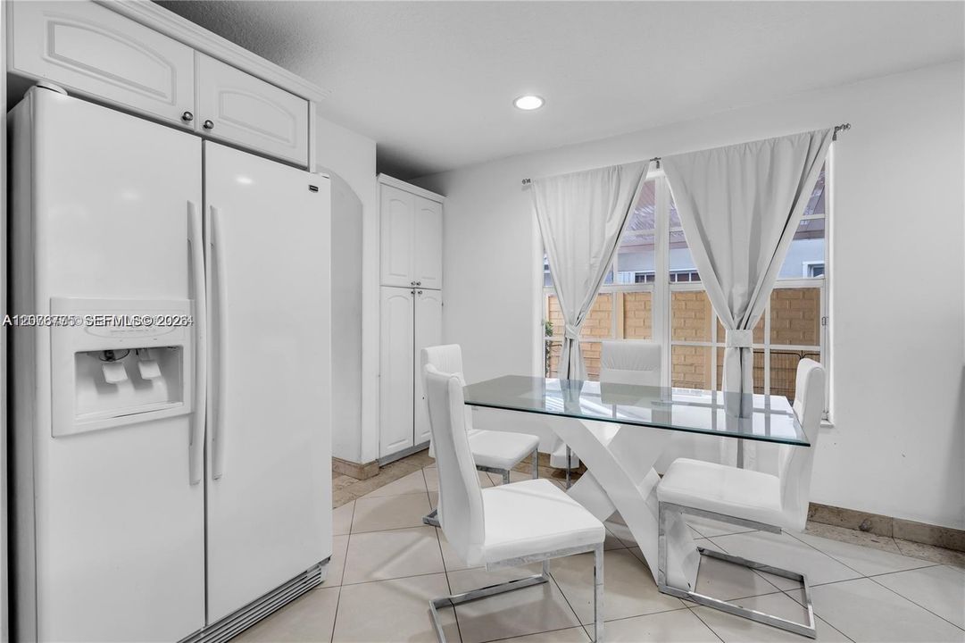 En Venta: $1,100,000 (5 camas, 4 baños, 2539 Pies cuadrados)