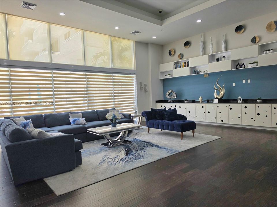 For Rent: $3,400 (2 beds, 2 baths, 1074 Square Feet)