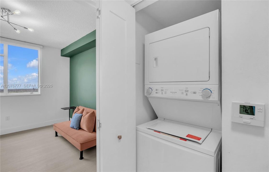 For Rent: $3,400 (2 beds, 2 baths, 1074 Square Feet)