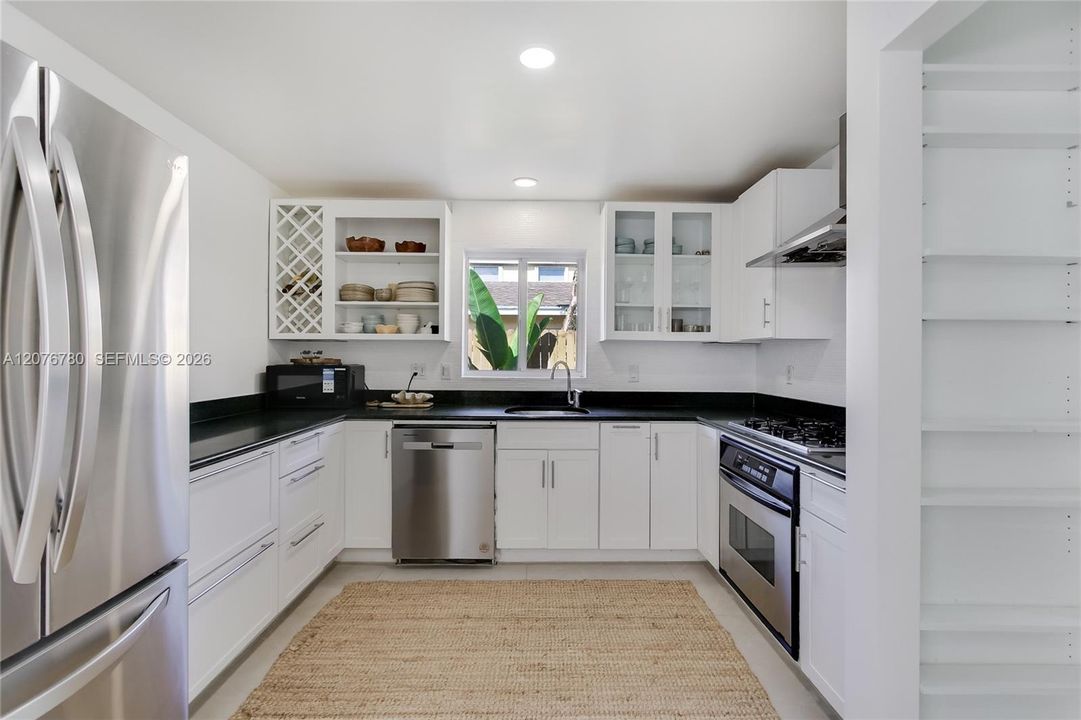 For Rent: $5,500 (2 beds, 2 baths, 1174 Square Feet)