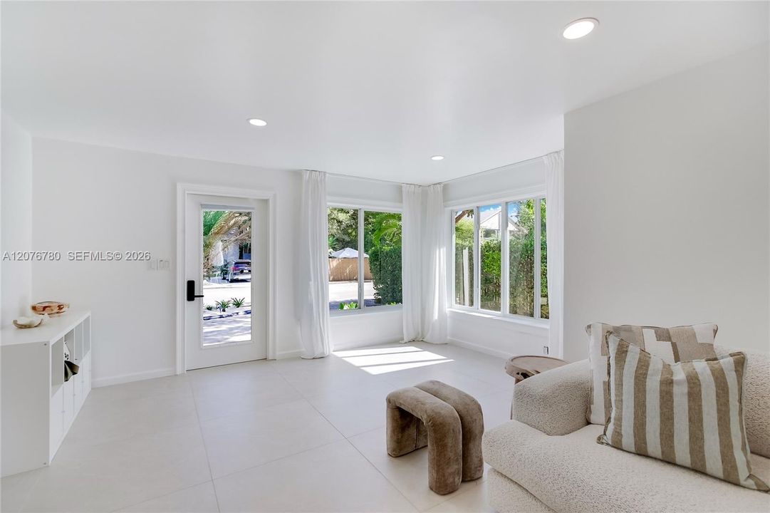 For Rent: $5,500 (2 beds, 2 baths, 1174 Square Feet)