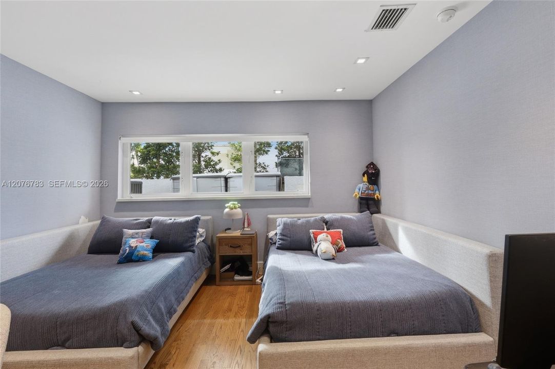 For Sale: $6,350,000 (4 beds, 3 baths, 2761 Square Feet)