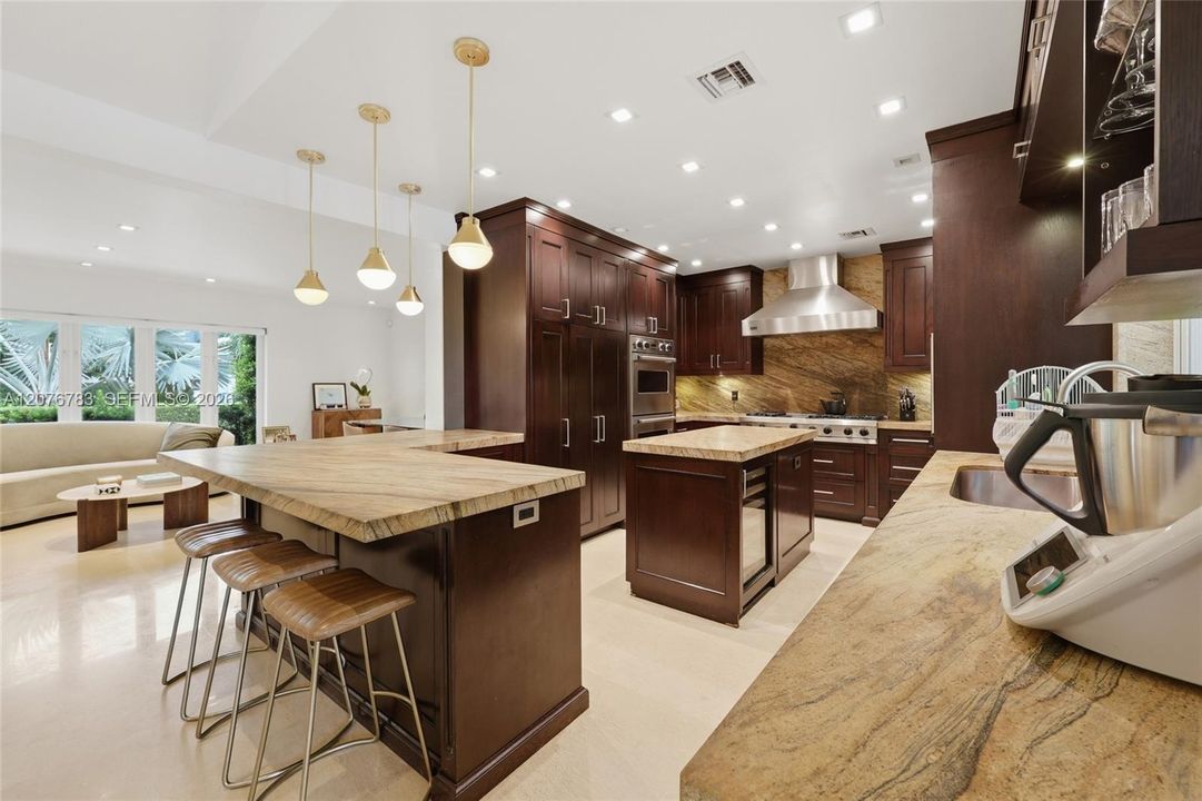 For Sale: $6,350,000 (4 beds, 3 baths, 2761 Square Feet)