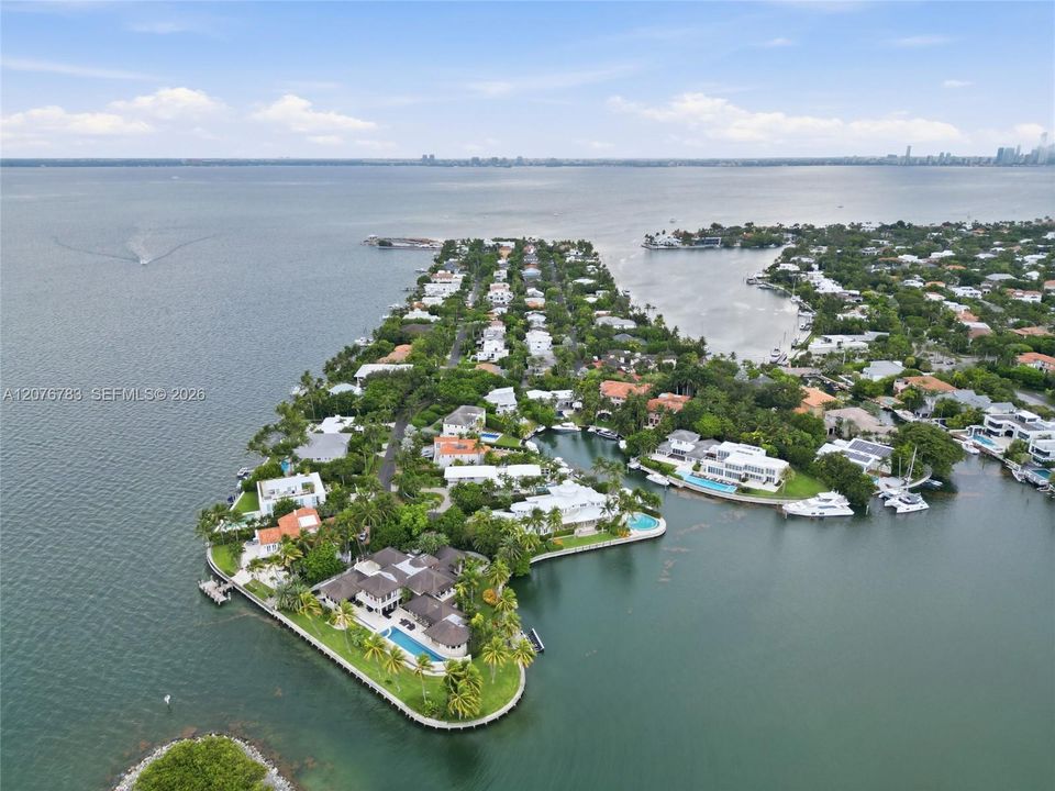 For Sale: $6,350,000 (4 beds, 3 baths, 2761 Square Feet)