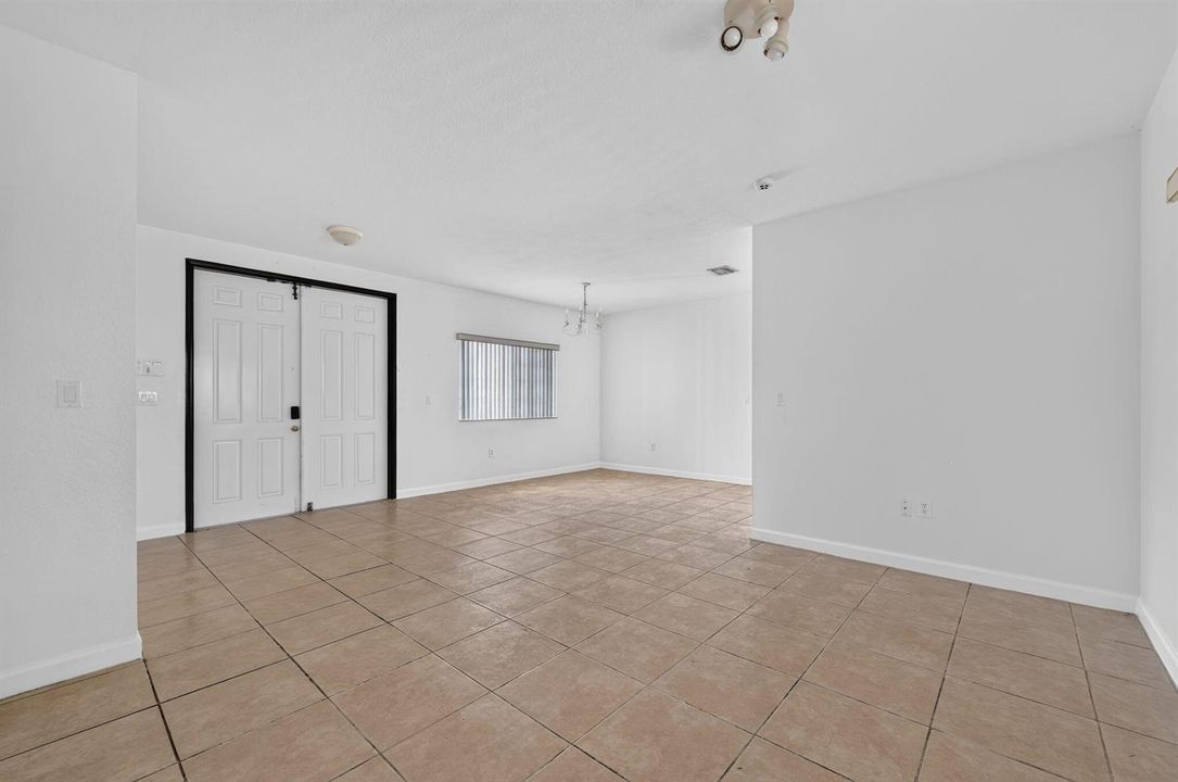 9-web-or-mls-Photo Aug 22 2026, 8 42 13