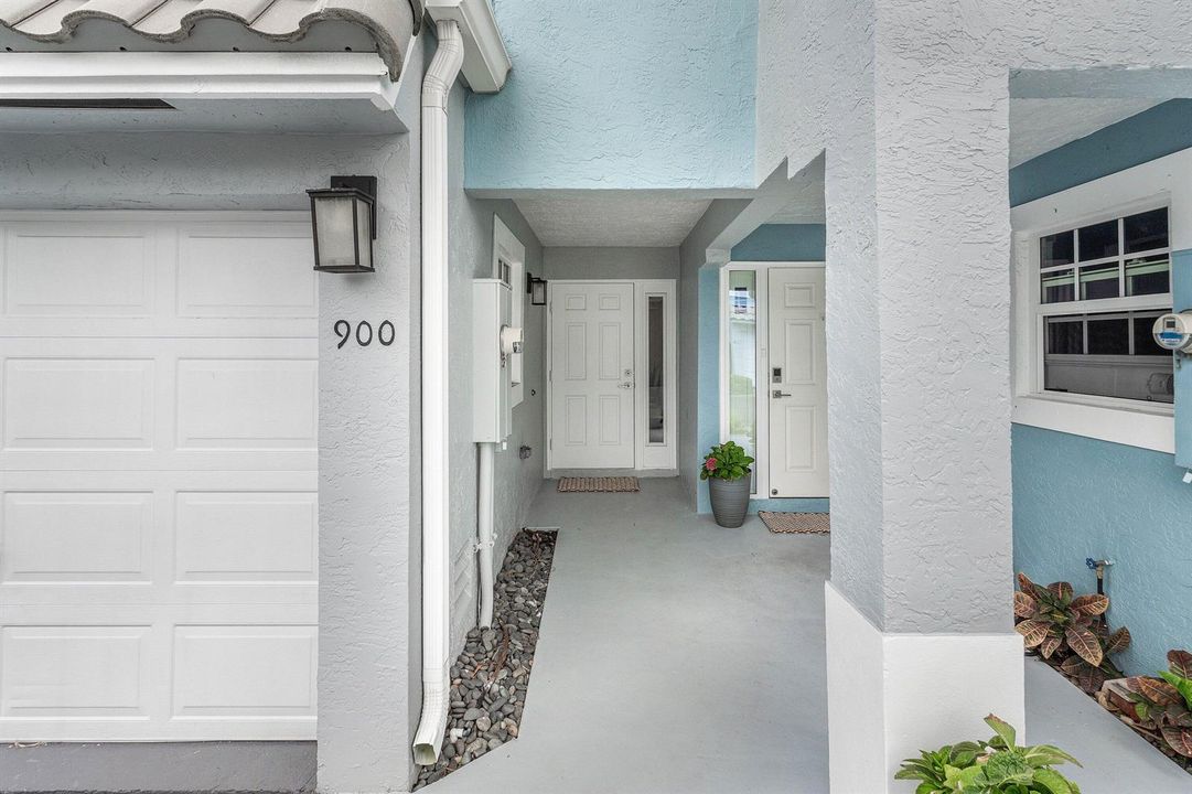 004-900JefferyStreet-BocaRaton-FL-33487-