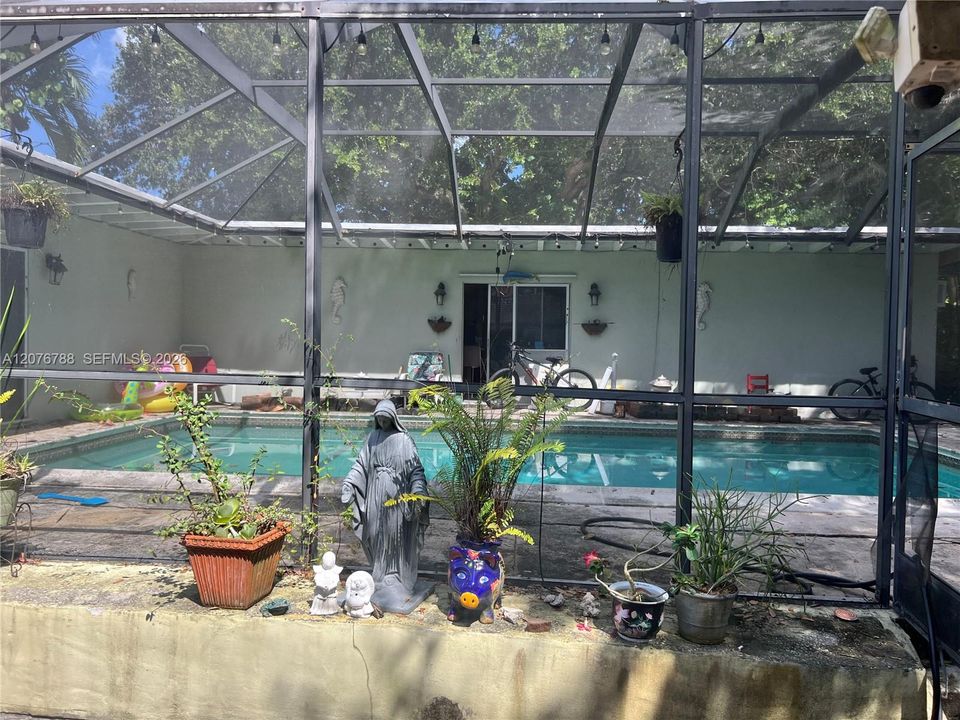 En Venta: $1,195,000 (3 camas, 2 baños, 2617 Pies cuadrados)