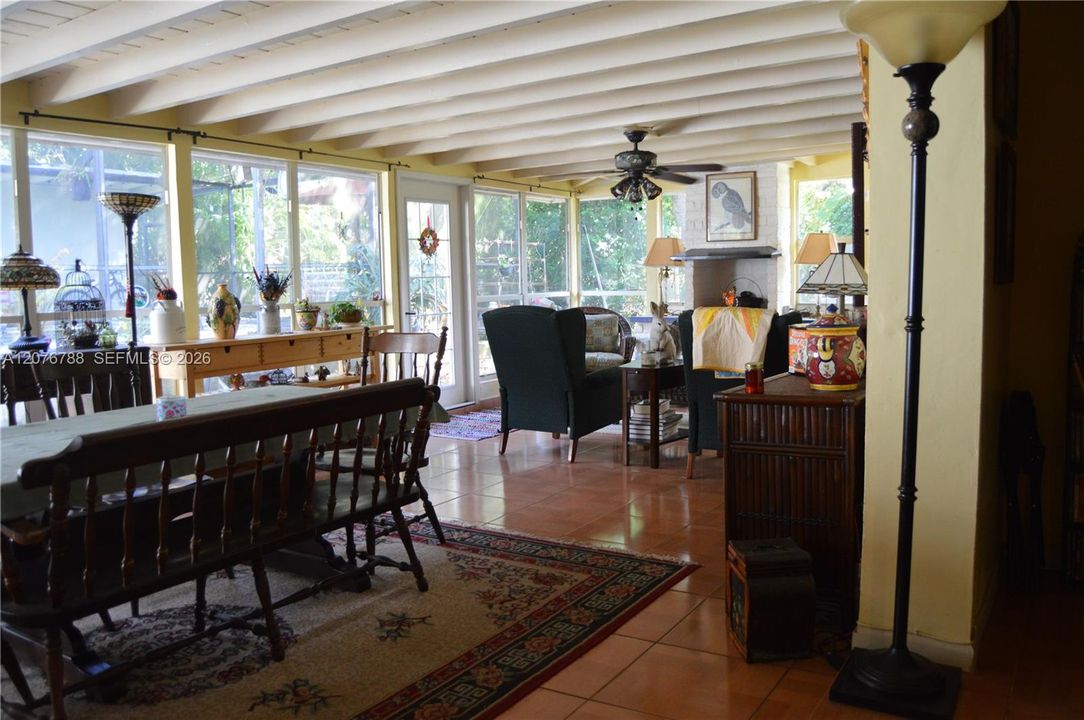 En Venta: $1,195,000 (3 camas, 2 baños, 2617 Pies cuadrados)