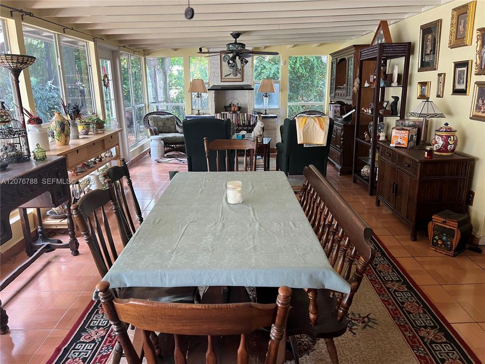 En Venta: $1,195,000 (3 camas, 2 baños, 2617 Pies cuadrados)