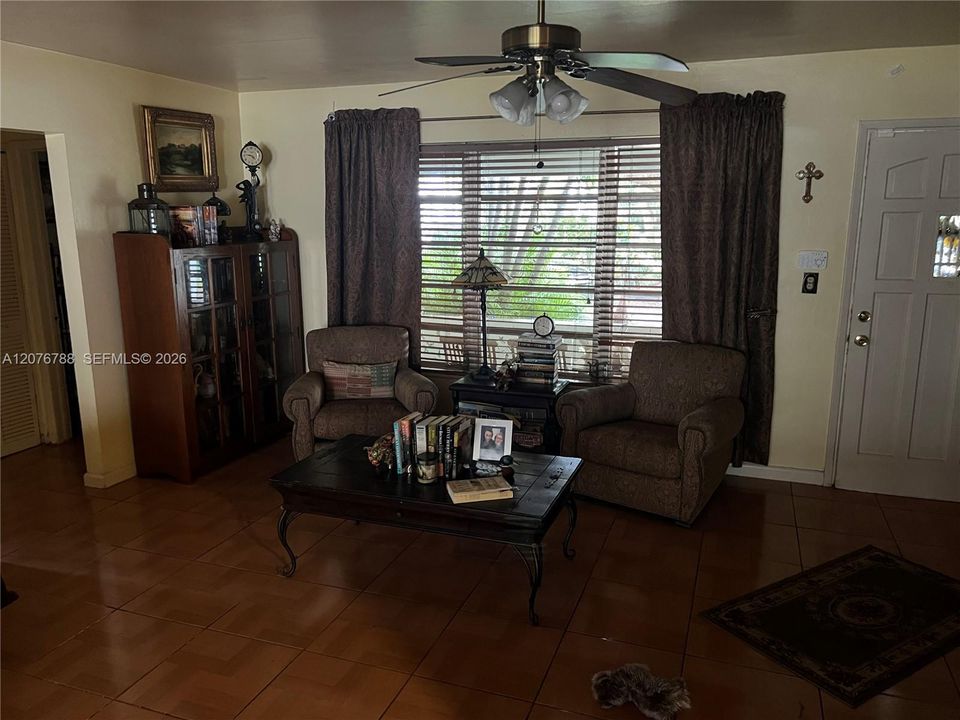 En Venta: $1,195,000 (3 camas, 2 baños, 2617 Pies cuadrados)