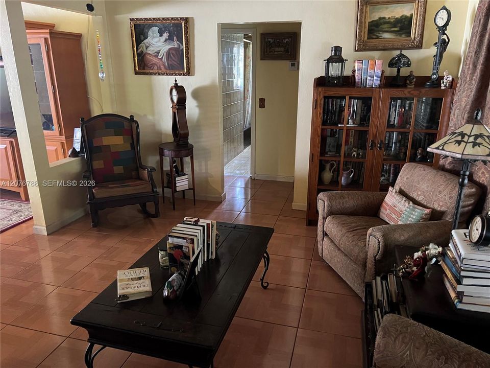 En Venta: $1,195,000 (3 camas, 2 baños, 2617 Pies cuadrados)