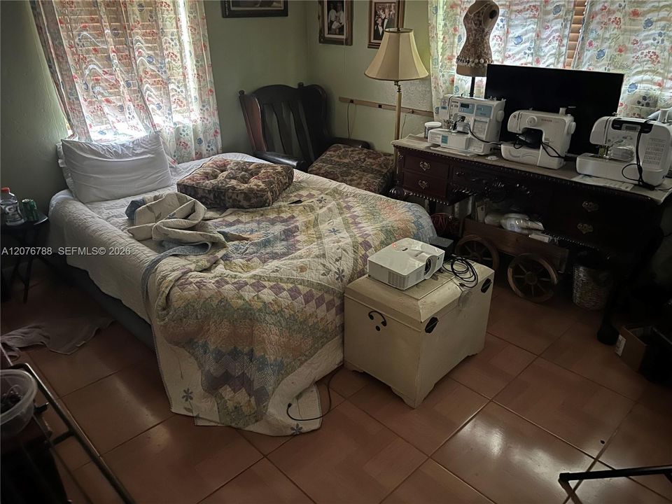 En Venta: $1,195,000 (3 camas, 2 baños, 2617 Pies cuadrados)