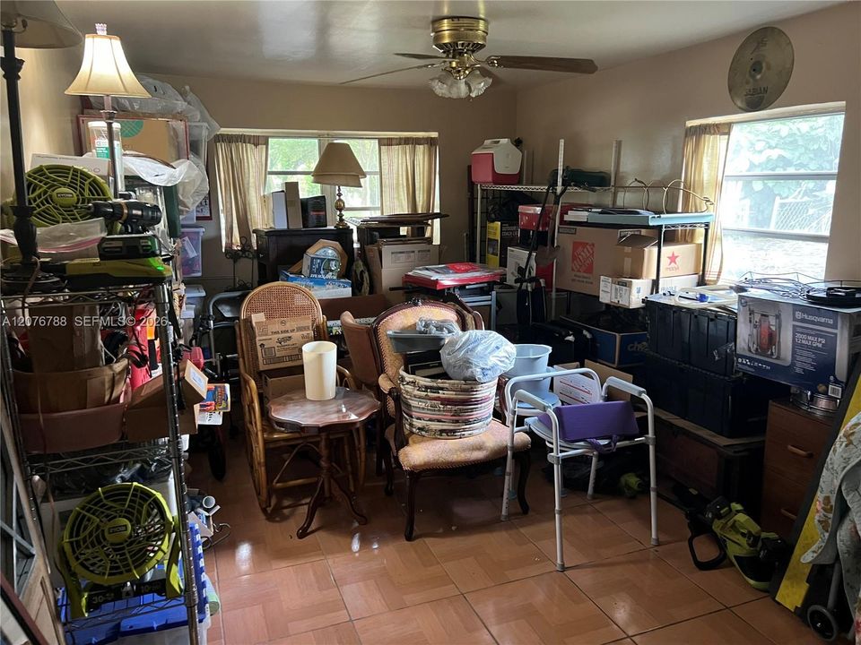 En Venta: $1,195,000 (3 camas, 2 baños, 2617 Pies cuadrados)