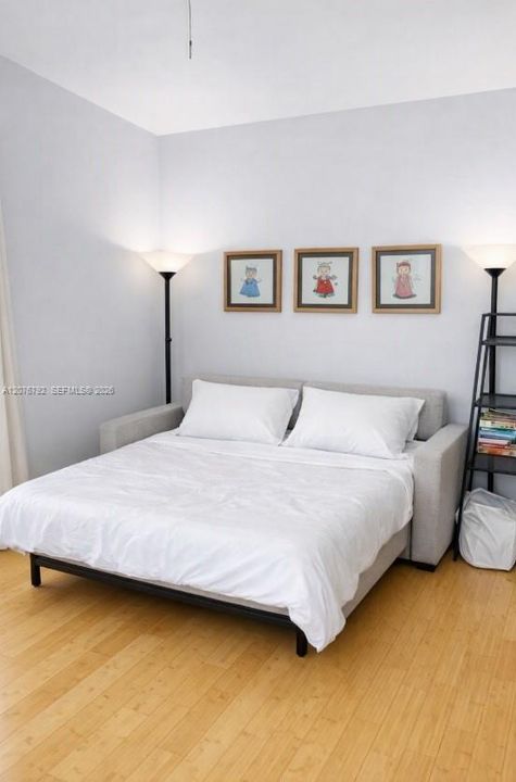 guest room , great for 2nd bedroom, office